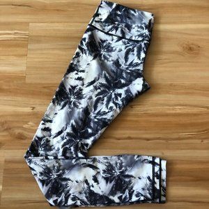 Noli Yoga -B & W Palm Tree Leggings
